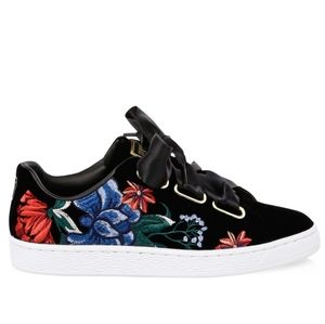 Puma Black Velvet Embroidered Sneakers | Size 5.5